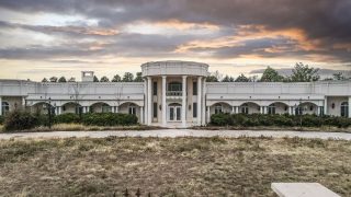 Abandoned WHITE HOUSE Mansion | 2 Pools, Library, And Ballroom
